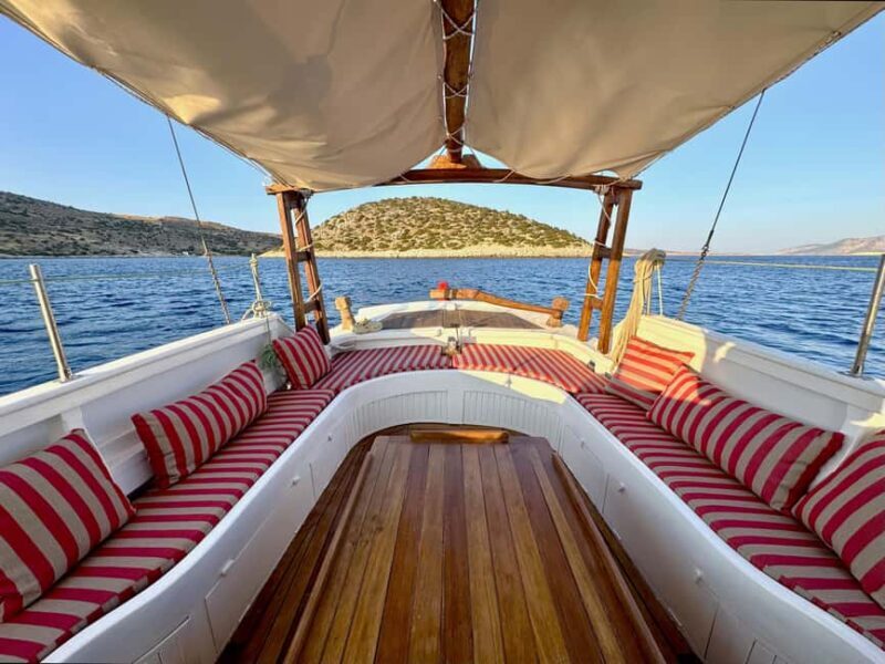 Private Cruise Eplore Rina's Cave with Seafood Lunch onboard - Key Points