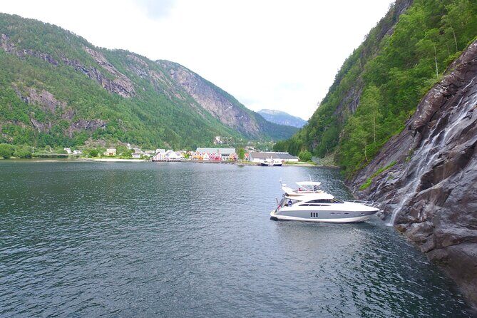 Private cruise - Fjord and waterfalls cruise to Modal- Mostraumen - Exploring the Cruise: An In-Depth Look