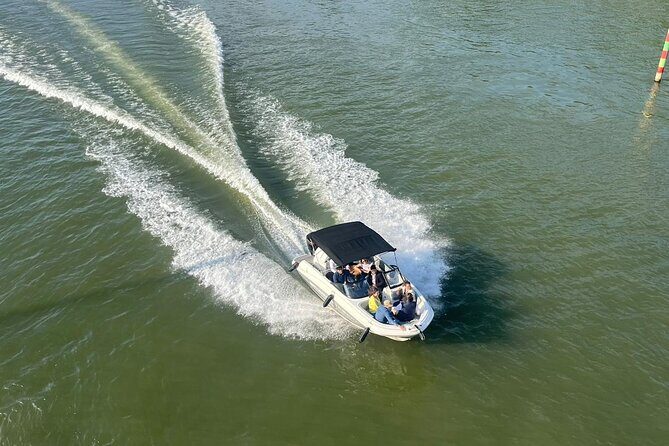 Private cruise on the Seine with Happy Cruise in Paris - Key Points