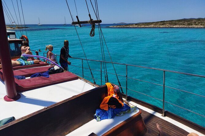 Private Cruise with Galatea(Paros,Antiparos,Despotiko,Bluelagoon) - An Honest Look at the Experience