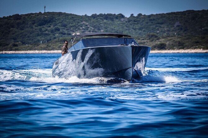 Private Cruising with Axiom Yacht from Hvar - What You Can Expect from the Axiom Yacht Experience