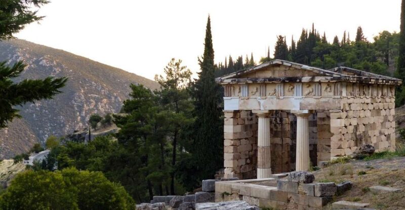 Private Day Tour Delphi and Village of Arachova from Athens - Key Points