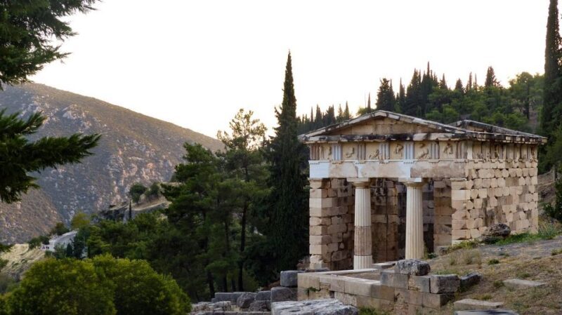 Private Day Tour Delphi and Village of Arachova from Athens - Delphi Archaeological Site: A Must-See for History Buffs