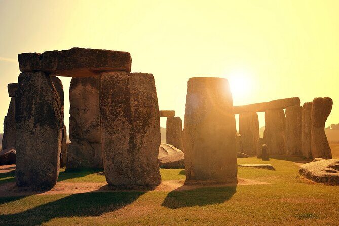Private Day Tour from Bath to Stonehenge and Salisbury with Pickup - The Experience: Pros and Cons
