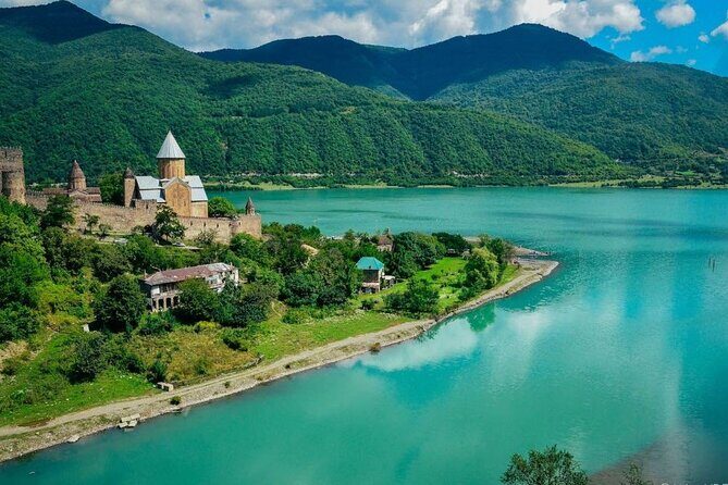 Private day Tour from Tbilisi to Kazbegi and Gudauri - What Travelers Say