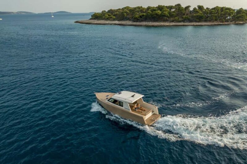 PRIVATE DAY WITH OUR LUX SPEEDBOAT, 5 STAR ***** ENJOYMENT - Practical Details and Tips
