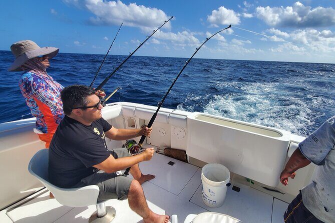 Private Deep Sea Fishing Tour in Isla Mujeres and Cancun - Catching and Handling Fish