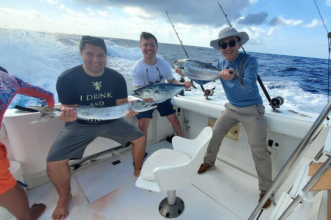 Private Deep Sea Fishing Tour in Isla Mujeres and Cancun - Food, Drinks, and Atmosphere