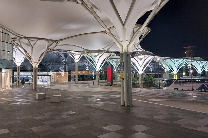 **Private Door to Door Airport Split Transfer up to 15 People** - Key Points