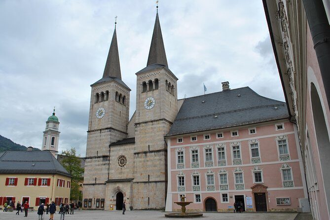 Private Eagle's Nest and Berchtesgaden Tour - First Stop: Hotel zum Türken and Obersalzberg