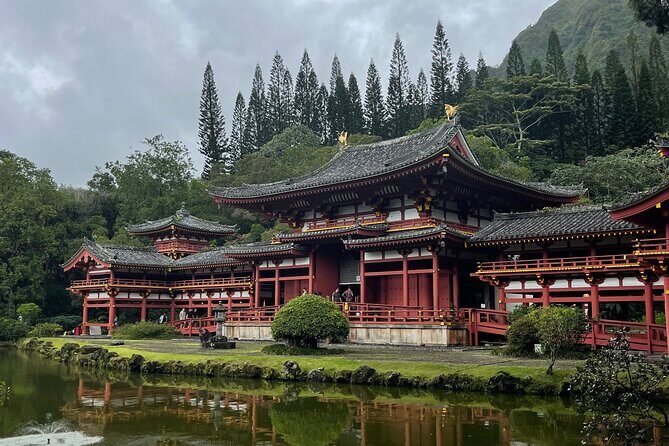 Private East Oahu Highlights Tour Byodo In Temple & Pali Lookout - Key Points
