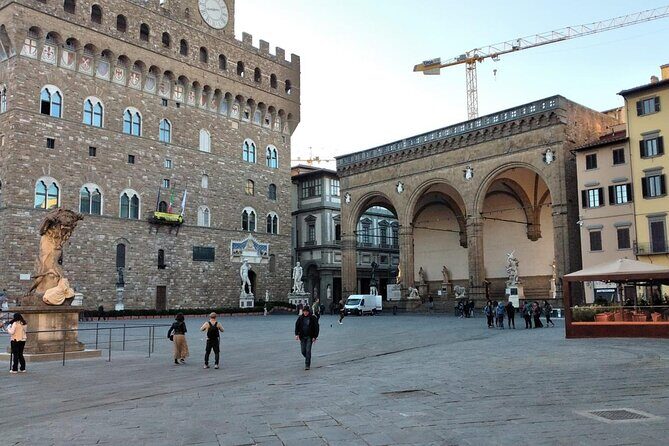 Private educational and guided custom tours by walk and by confortable M/B van - In-Depth Look at the Tour