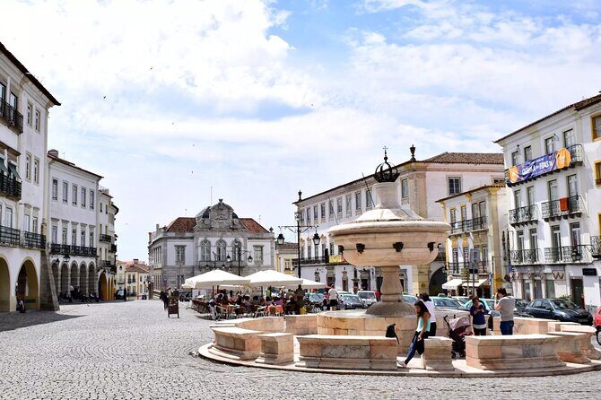 Private Évora Tour With Wine Experience and Wine Tasting - Exploring Évora’s Historic Streets