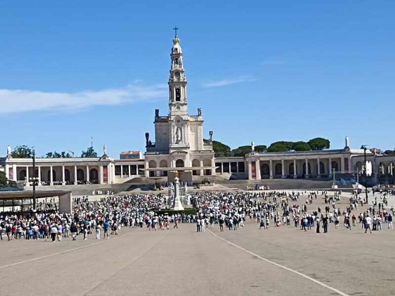 Private Fátima Tour: Fátima- Nazaré- Óbidos - Real Traveler Perspectives
