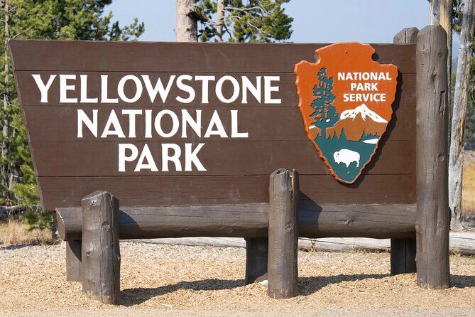 Private Full Day Luxury Tour at Yellowstone Park - Key Points