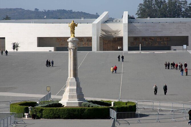Private Full-Day Tour of Fátima Nazaré Óbidos and Batalha - The Charm of Óbidos: Medieval Enchantment