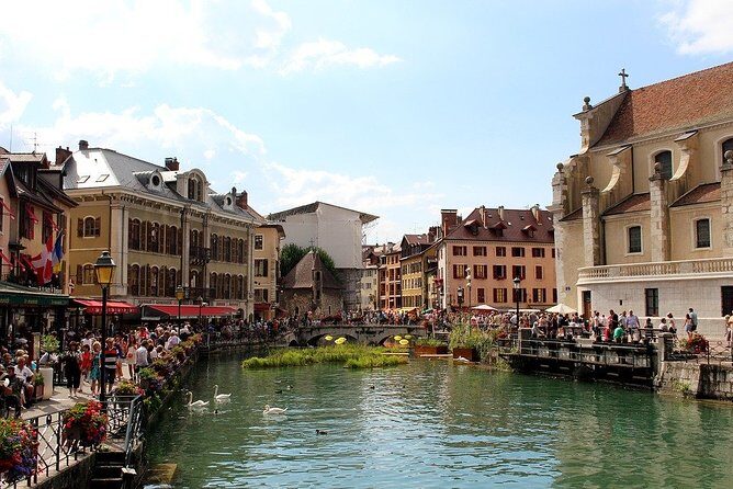Private Full Day Tour of Perouges and Annecy from Lyon with Hotel pick-up - Who Should Consider This Tour?