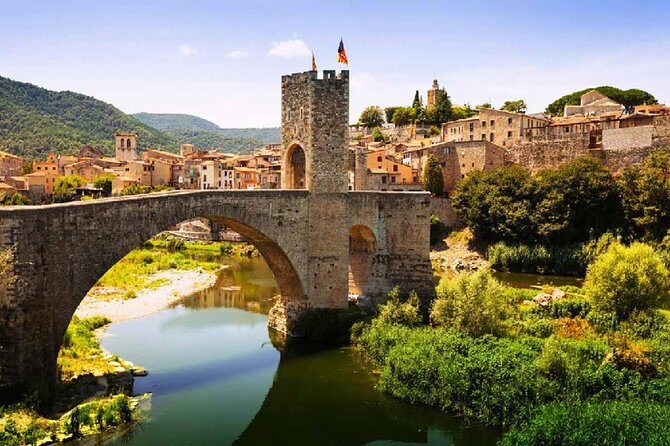 Private Full Day Trip to Medieval Villages of Catalonia + Lunch front of a Lake - Walking Through the Day: What You Can Expect