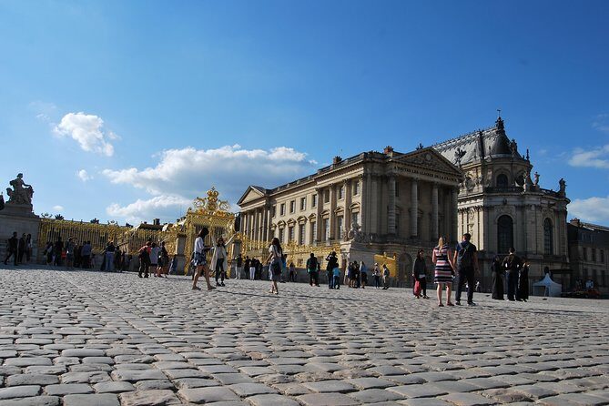 Private Giverny & Versailles Day Trip with Lunch & Hotel Transfers from Paris - What the Tour Entails: A Step-by-Step Breakdown