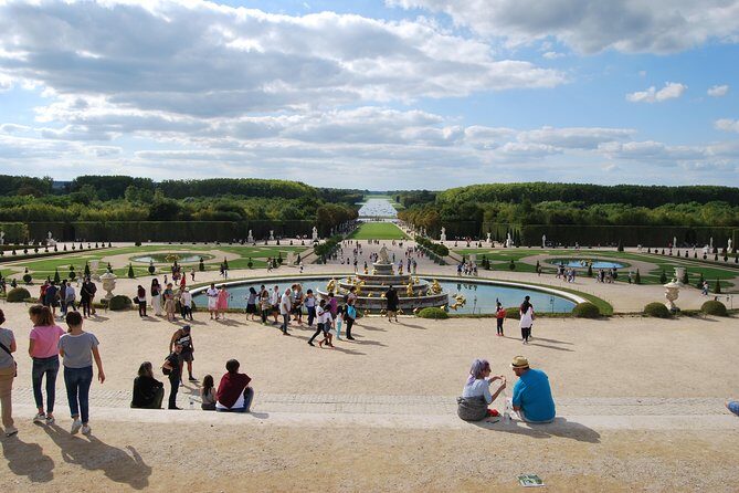Private Giverny & Versailles Day Trip with Lunch & Hotel Transfers from Paris - FAQ