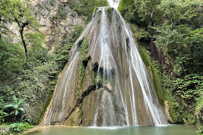 Private/Group Cola de Caballo Waterfall & Santiago (Premium SUV) - Who Is This Tour Best For?