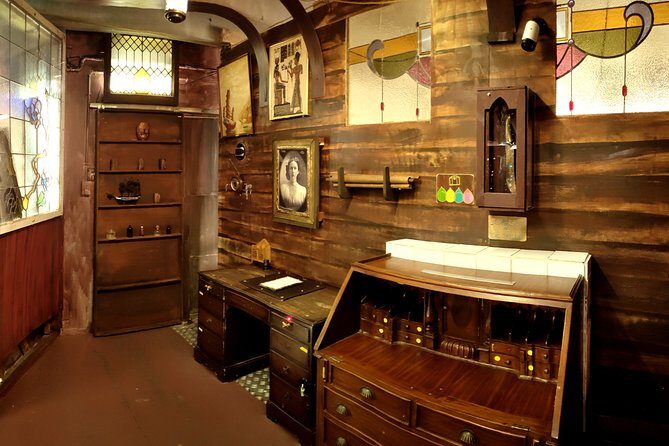 Private Group Puzzle-Solving Adventure Game: Atlantis - Final Word