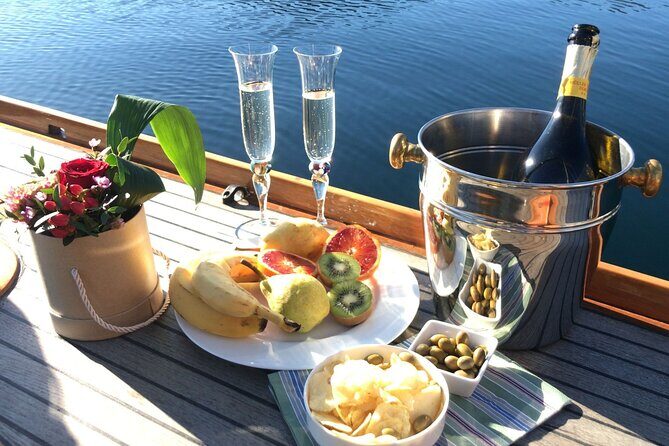 Private Guided Sailing Boat Tour on Lake Como with Aperitif - The Practicalities: Logistics and Booking