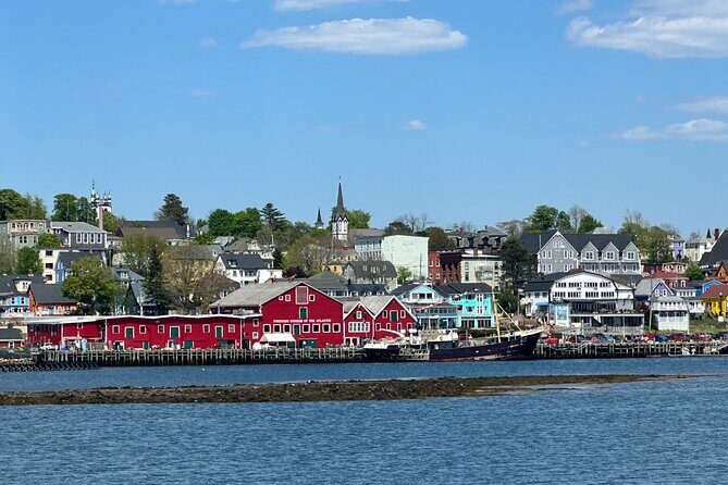 Private Guided Tour: Peggys Cove, Mahone Bay, Lunenburg & Ovens - A Long Day with Lots of Highlights