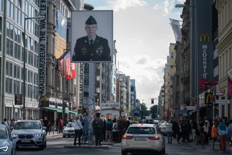 Private Highlights of Berlin Bike Tour - Key Points