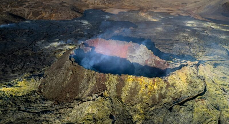 Private Hiking Tour: Volcanic Eruption Site & Reykjanesbær - Geothermal Hot Springs and Other Sights