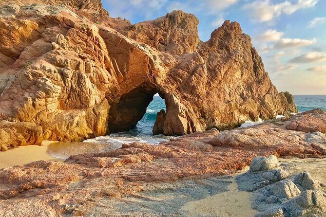 Private Horse Back Ridding Tour and Discover The Arch of the Pacific - A Closer Look at the Experience