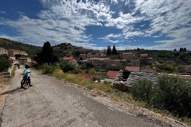 Private Hvar Island Bike Tour and Wine Tasting - What the Tour Offers: An Honest Breakdown