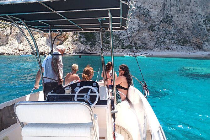 Private Luxury 6.5m 140hp Speedboat cruise Shipwreck & Blue Caves - Who Should Consider This Tour?