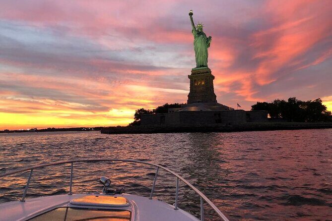 Private Luxury Sunset Boat Tour in New York City - 1 Hour - What to Expect During the Tour