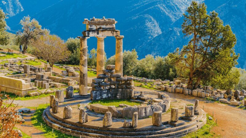 Private Luxury Tour: Delphi, Arachova and Hosios Loukas - Key Points