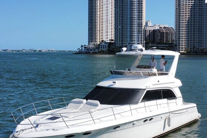Private Luxury Yacht Cruise Tour in Miami Beach and Biscayne Bay - Key Points