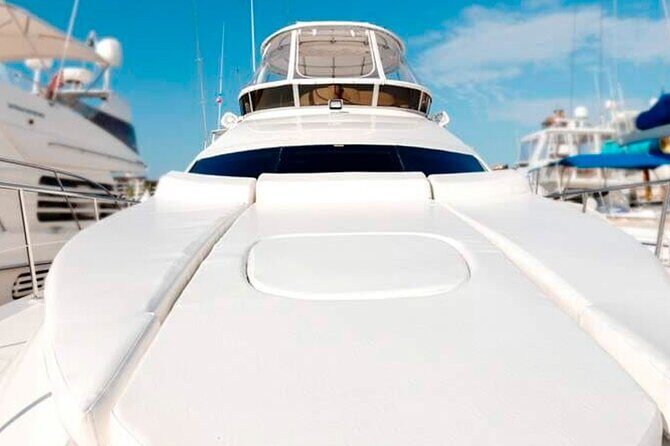 Private Luxury Yacht for up to 12 people - Key Points
