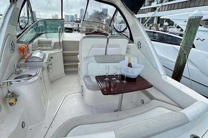 Private Luxury Yacht in Miami - FAQs