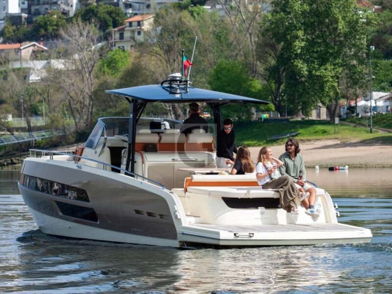 Private Luxury Yacht Tour in Lisbon with Local Guide - Exploring the Private Luxury Yacht Tour in Lisbon with a Local Guide