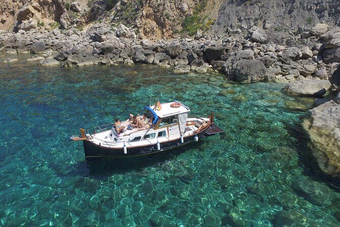 Private Mediterranean classic boat with Paddle boards+Snorkelling - The Pros and Cons