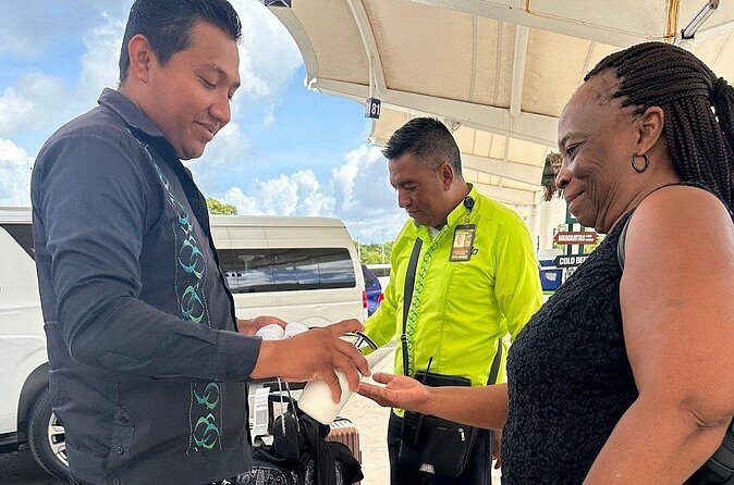 Private Minivan Departures from Hotels to Cancun Airport - The Value and Pricing