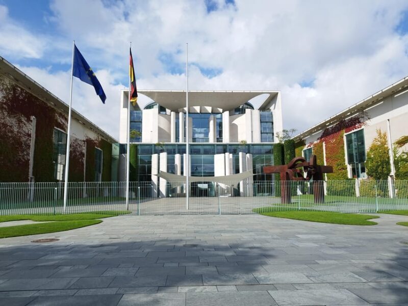 Private Minivan Tour Berlin Highlights Driver and Guide - What You Can Expect from the Tour