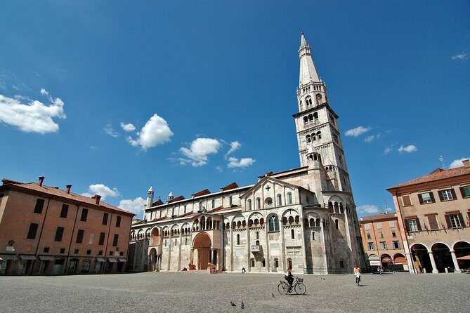 Private Modena old town walking tour - FAQ