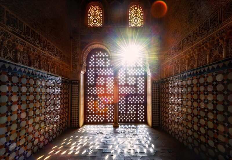 Private Official Guide Alhambra (tickets not included) - Key Points