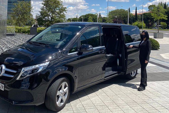 Private official tour guide for visit to Alhambra in Granada from Cordoba Hotel - FAQs