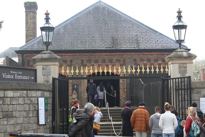 Private One Way or Round Trip Transfer : London to Windsor Castle or LEGOLAND - The Sum Up