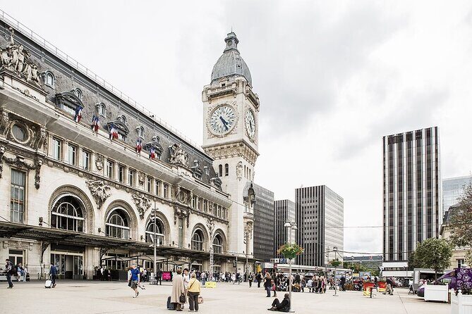 Private One Way Transfer from Railways Station to Hotel in Paris - FAQs