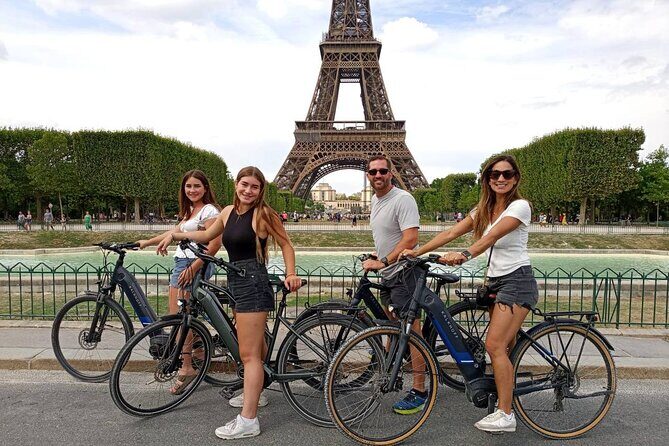 Private Paris E-bike city highlights tour - Exploring the Highlights