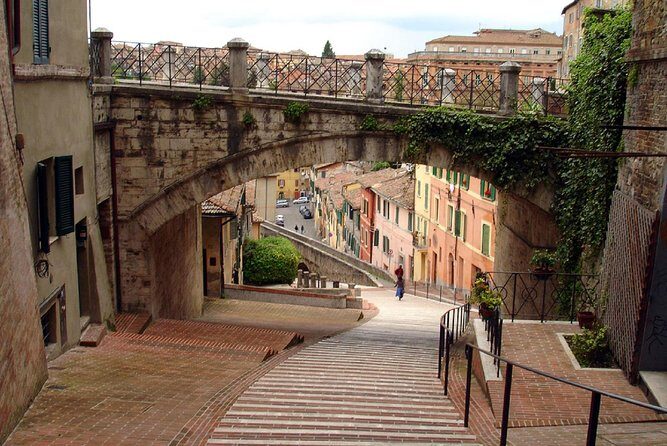 Private Perugia Walking Tour with official guide - Detailed Breakdown of the Itinerary