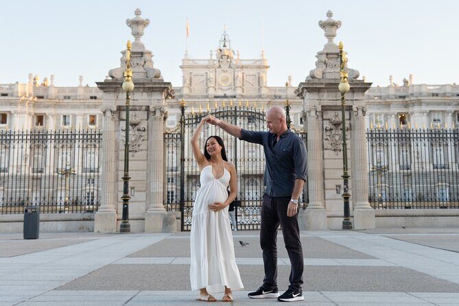 Private Photo Session Tour for Couples in Madrid - A Closer Look at the Experience